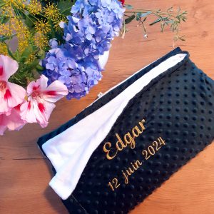 Broderie PRENOM + DATE DE NAISSANCE pour couverture bébé