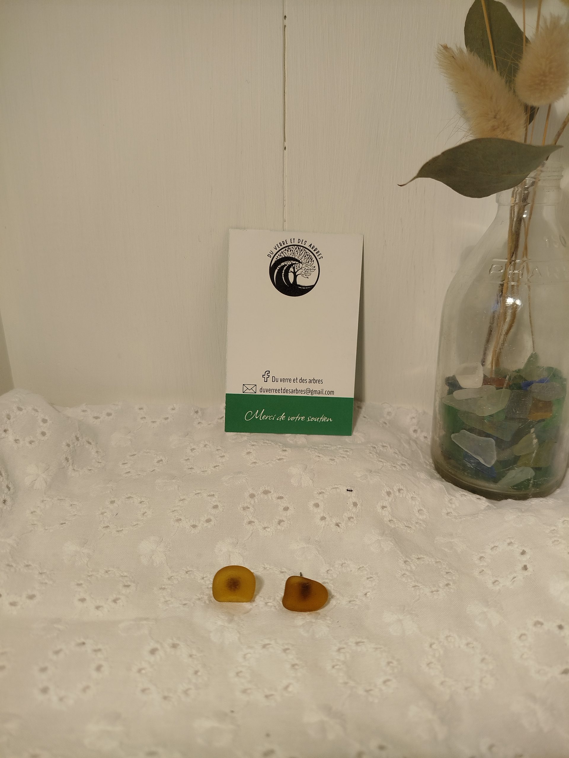 Puces d’oreilles en verre poli – Image 4
