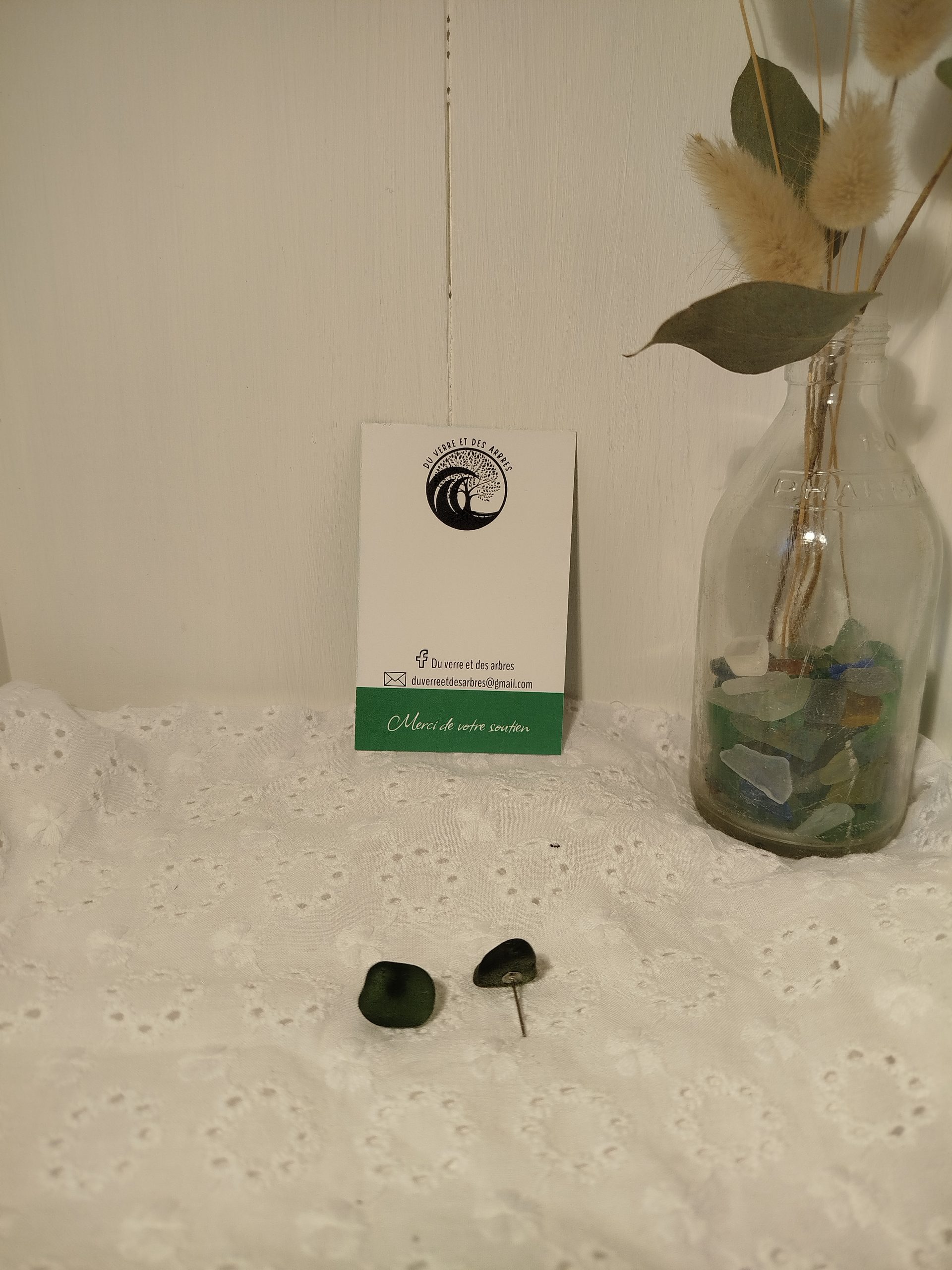 Puces d’oreilles en verre poli – Image 3