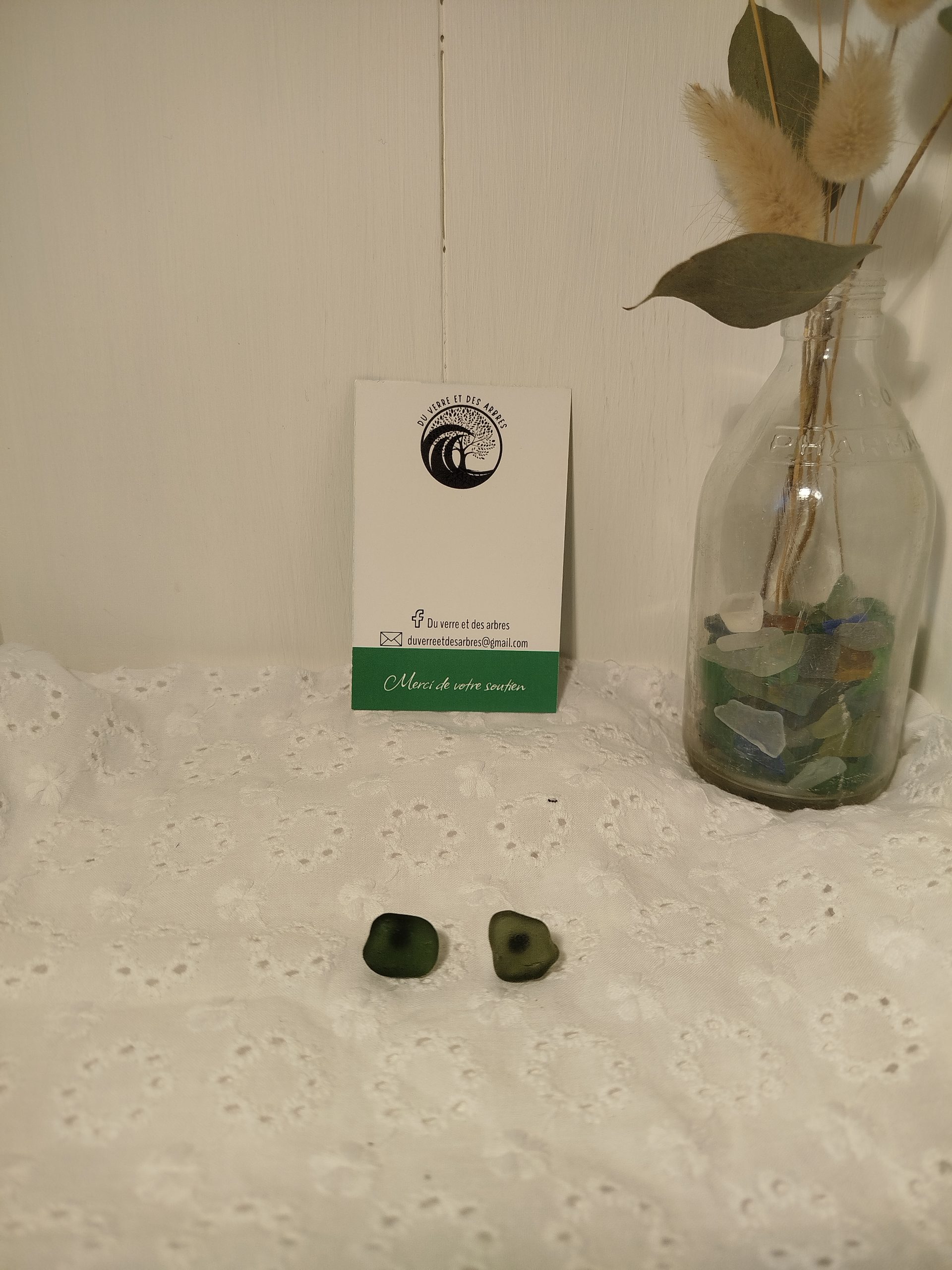 Puces d’oreilles en verre poli – Image 2